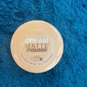 Maybelline Dream Matte Mousse Nude Light 4